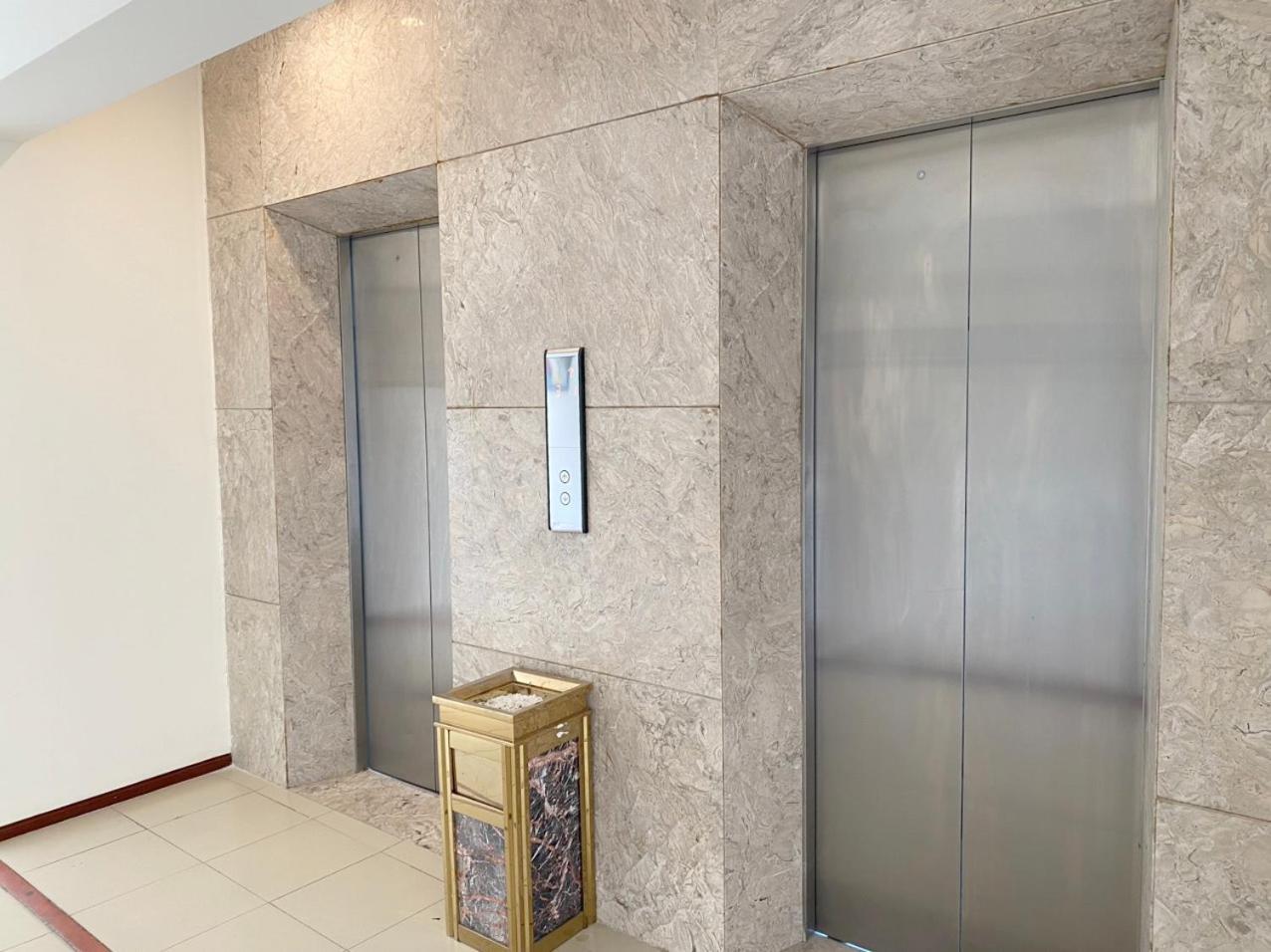 NguyẽN QuyèN Hotel Hanoi Exteriör bild