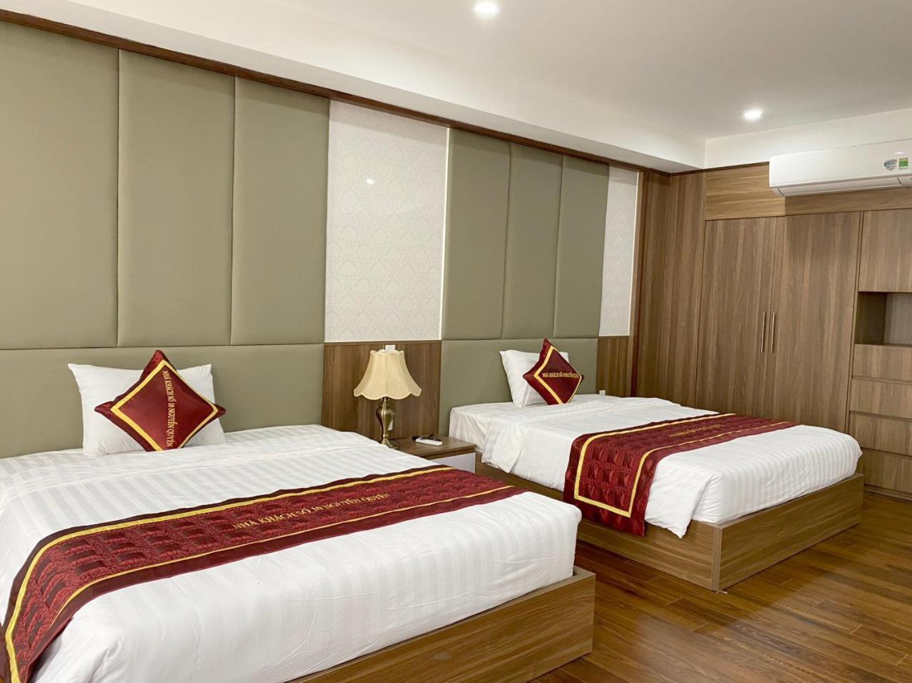 NguyẽN QuyèN Hotel Hanoi Exteriör bild