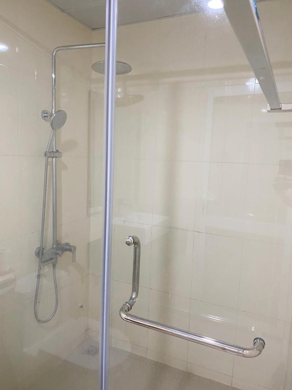 NguyẽN QuyèN Hotel Hanoi Exteriör bild
