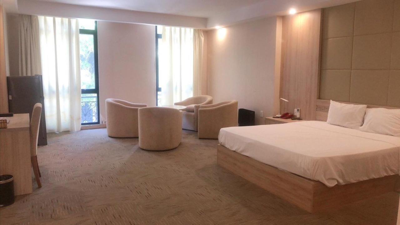 NguyẽN QuyèN Hotel Hanoi Exteriör bild